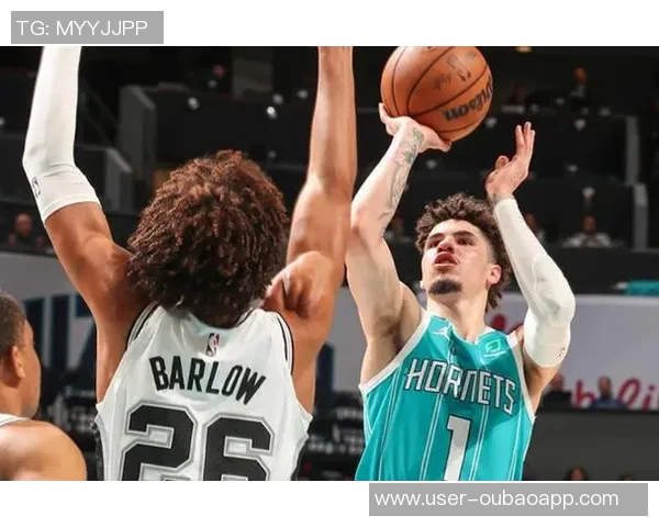 科纳特社媒分享与赫拉芬贝赫合照庆祝结束四连败重回胜利轨道