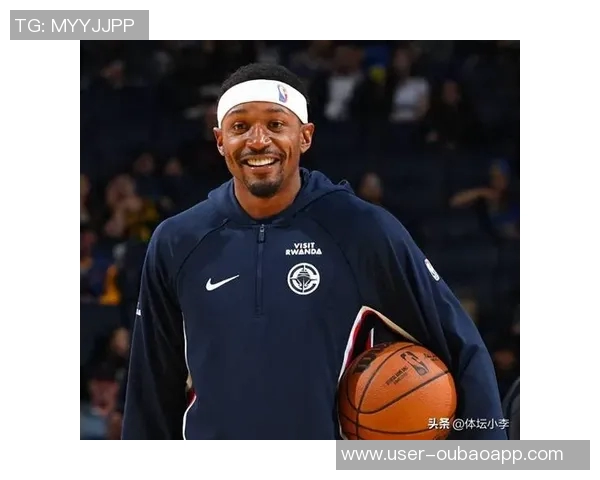 快船训练营首日盛况:灯泡组合同框小卡与比尔携手出击 快船训练营首日盛况:灯泡组合同框小卡与比尔携手出击